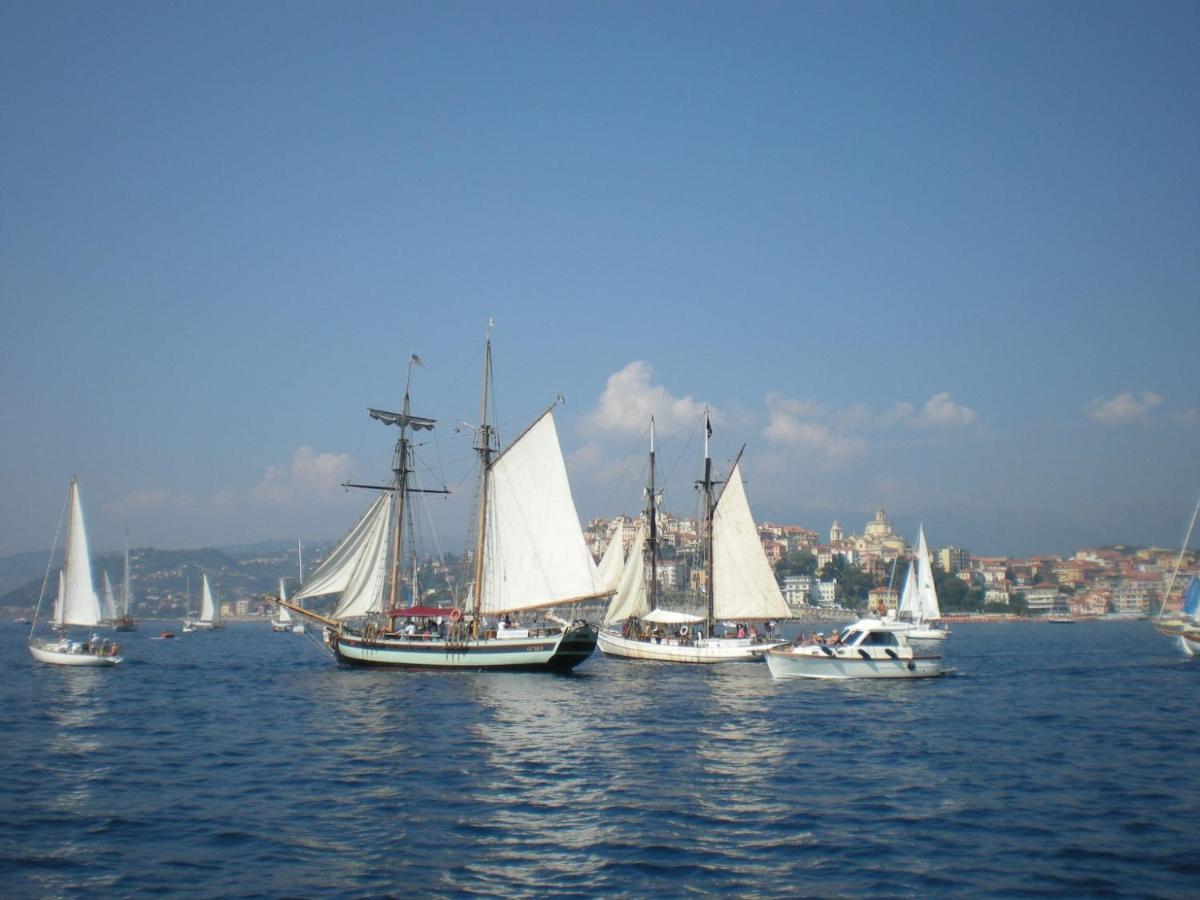 Casa Gialla Imperia Εξωτερικό φωτογραφία