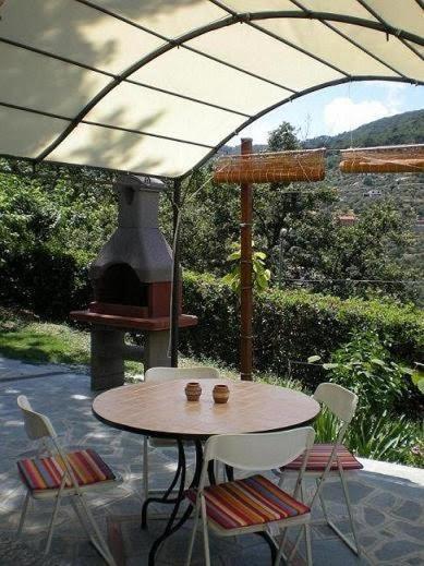 Casa Gialla Imperia Εξωτερικό φωτογραφία